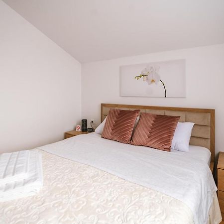 Mikonos Apartman Surčin Esterno foto